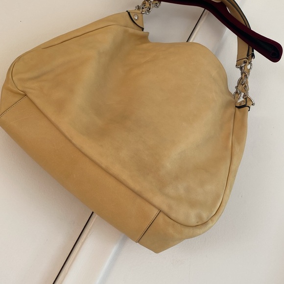 Chanel tote - Picture 7 of 16